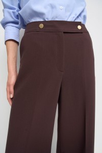 BROEK VAN STOF MET WIJDE PIJPEN