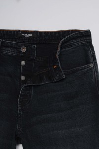 TAPERED FIT JEANS