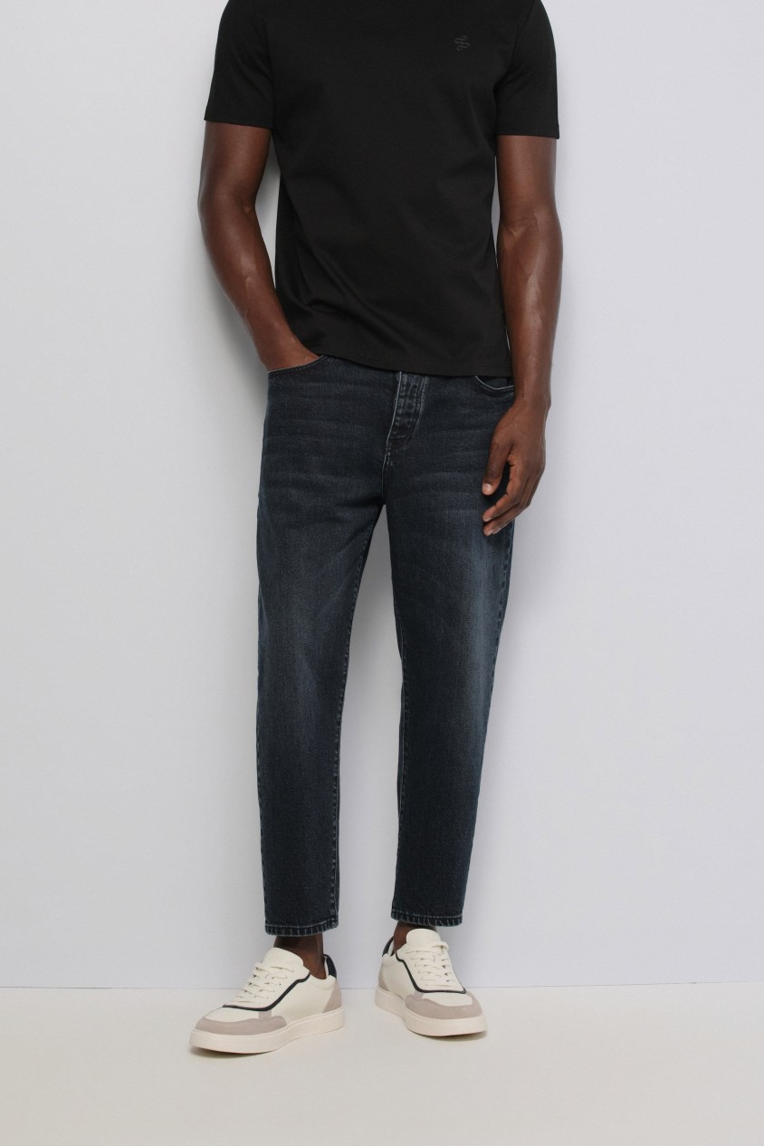 TAPERED FIT JEANS