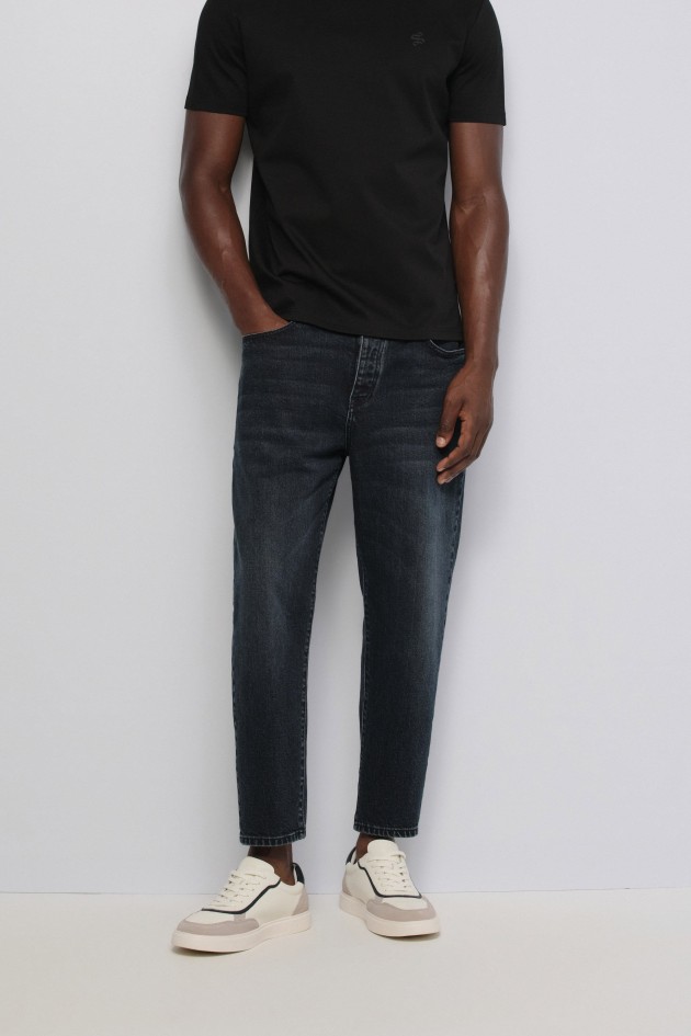 TAPERED FIT JEANS