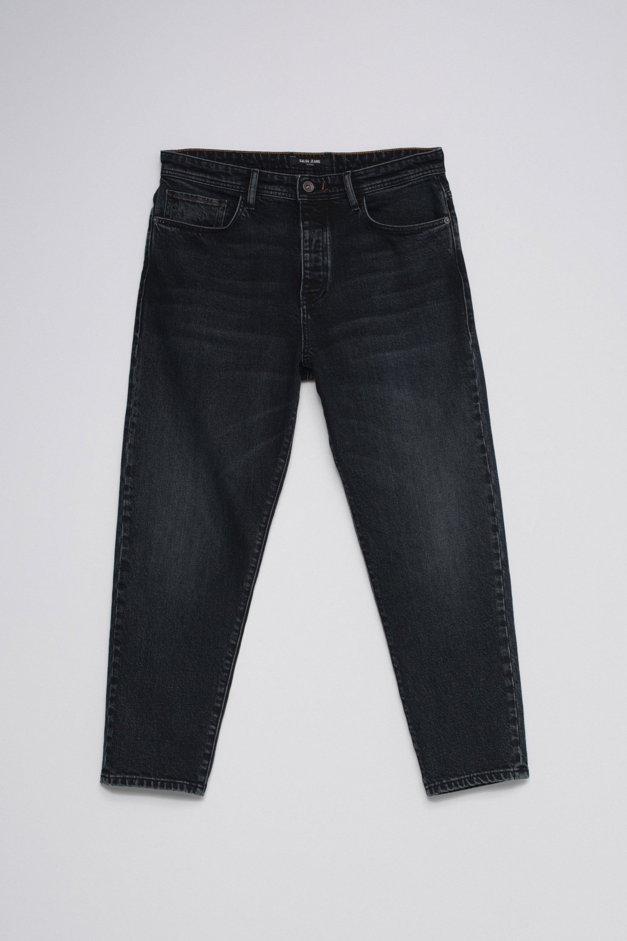 TAPERED FIT JEANS
