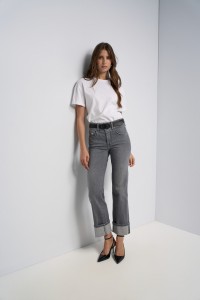 SECRET PUSH IN STRAIGHT JEANS SECRET PUSH IN STRAIGHT JEANS