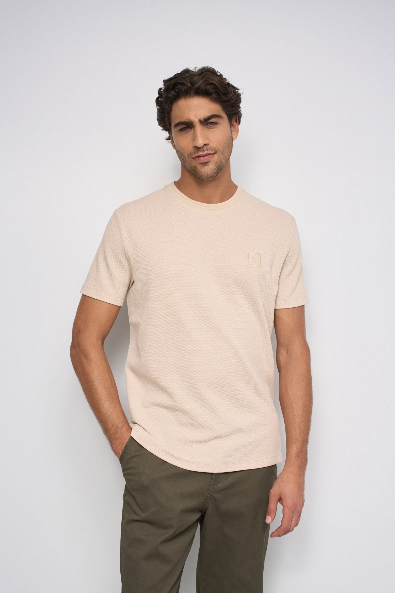 T-SHIRT MET TEXTUUR