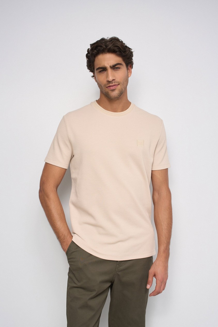 T-SHIRT COM TEXTURA