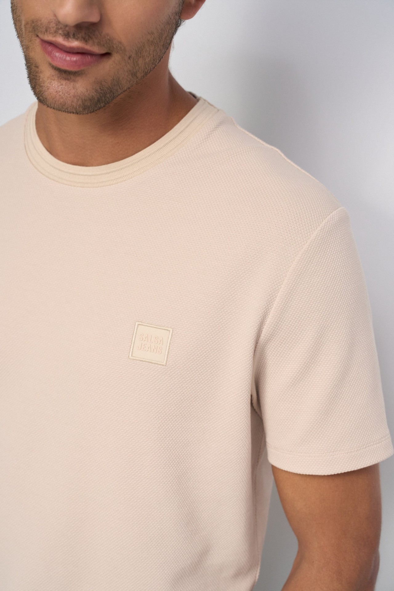 T-SHIRT MET TEXTUUR