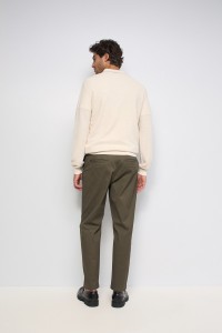 CHINO CON PIERNA STRAIGHT