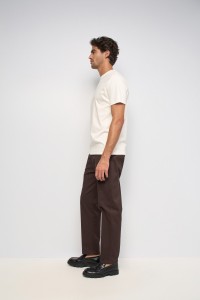CHINO CON PIERNA STRAIGHT