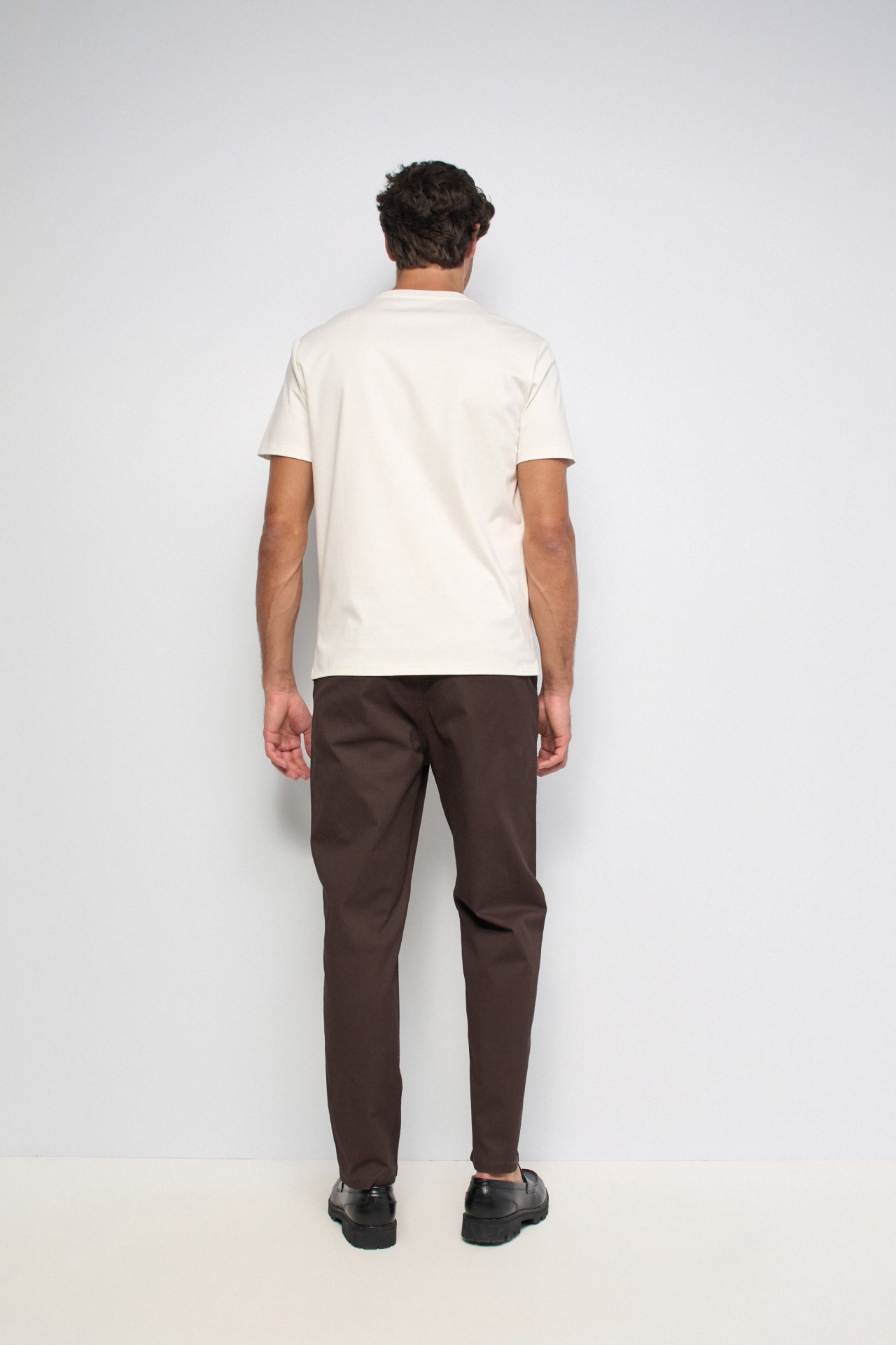 CHINO CON PIERNA STRAIGHT