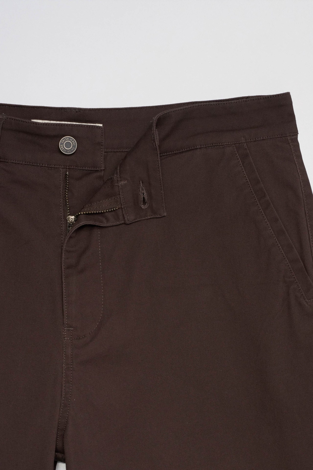 CHINO CON PIERNA STRAIGHT