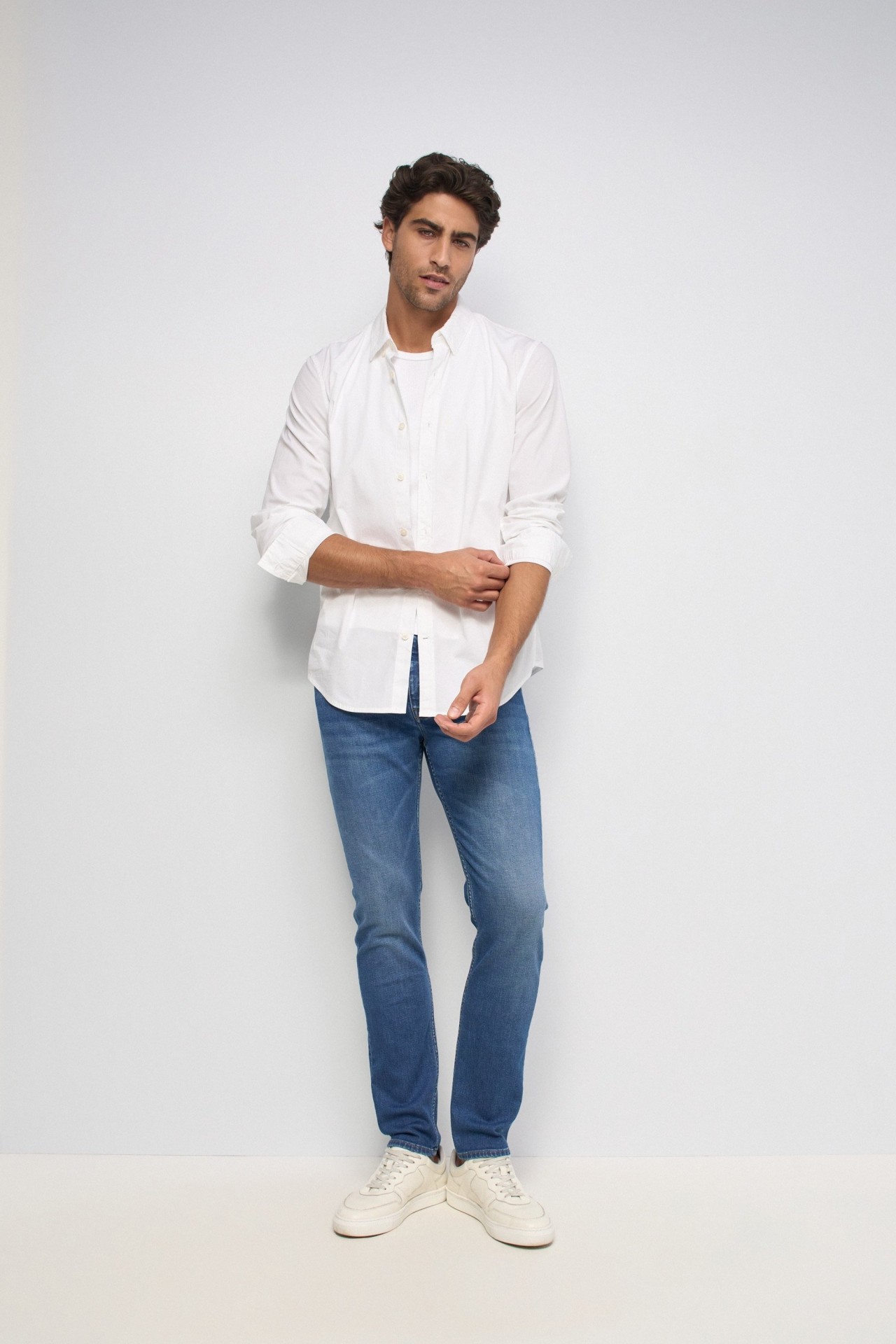 SLIM FIT JEANS