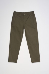CHINO CON PIERNA STRAIGHT