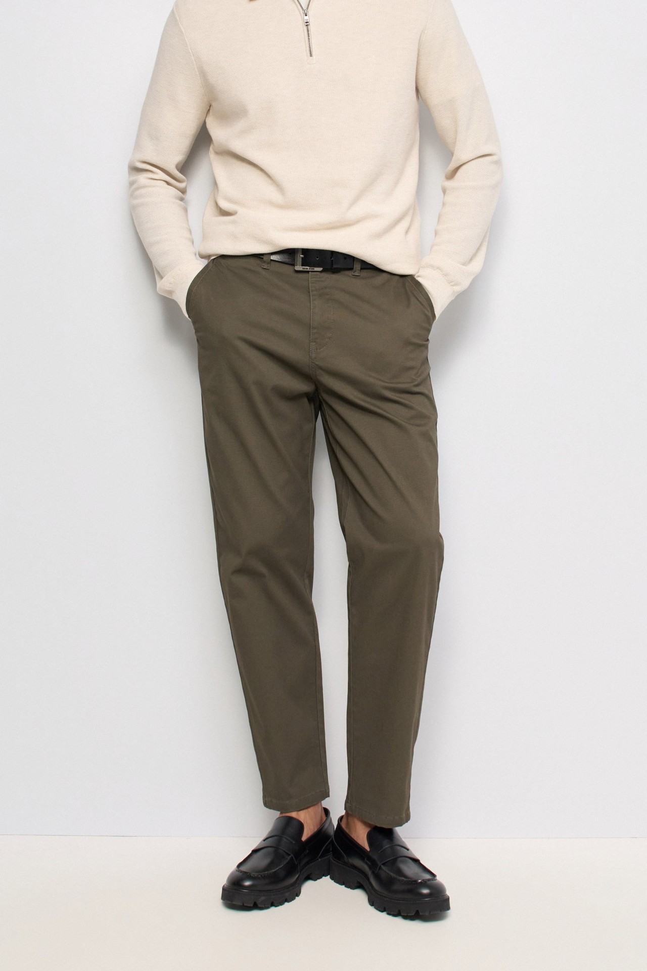 CHINO CON PIERNA STRAIGHT