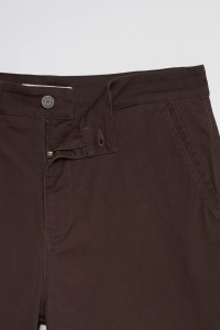 CHINO CON PIERNA STRAIGHT