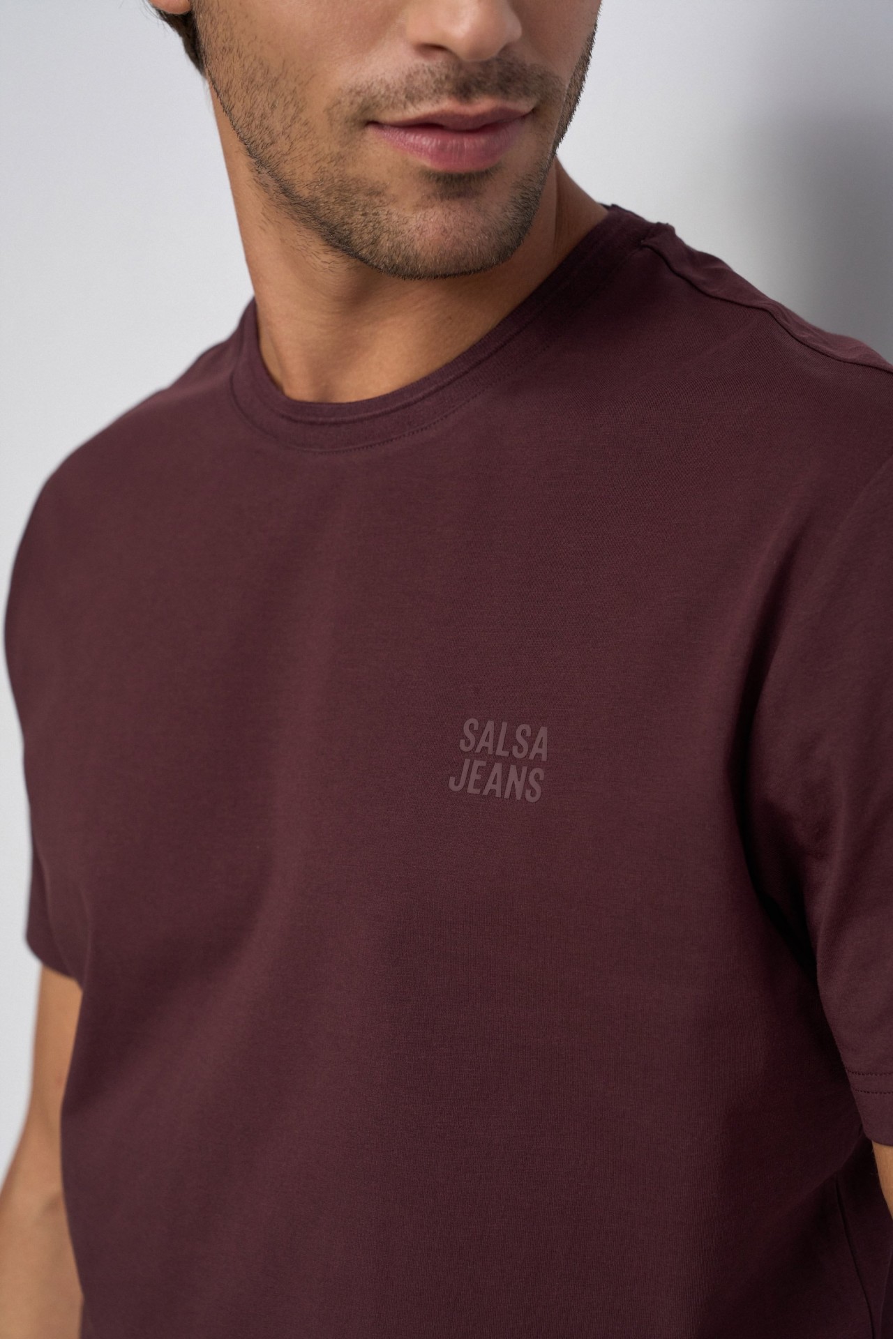 T-SHIRT COM BRANDING