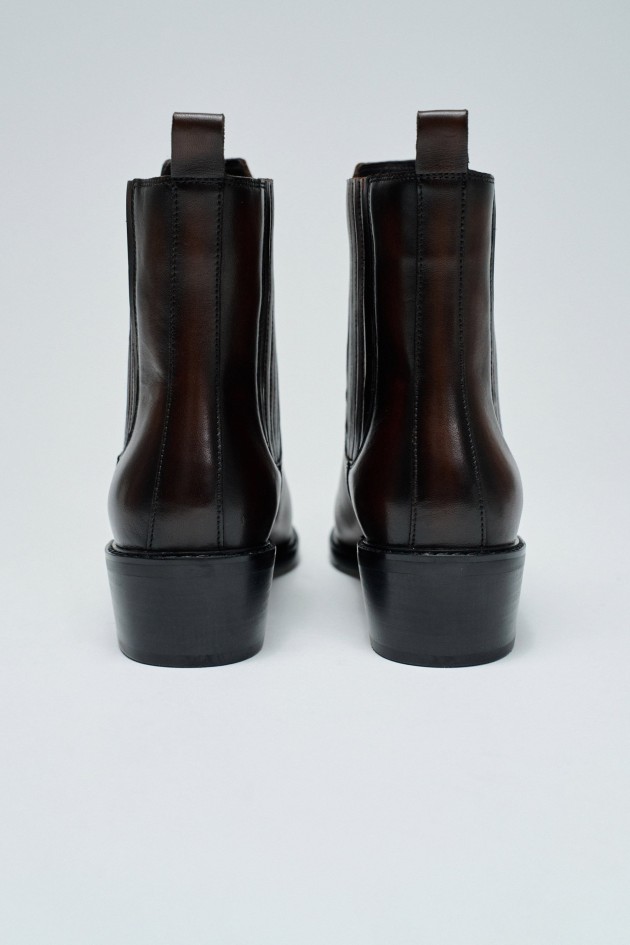BOTAS EM PELE