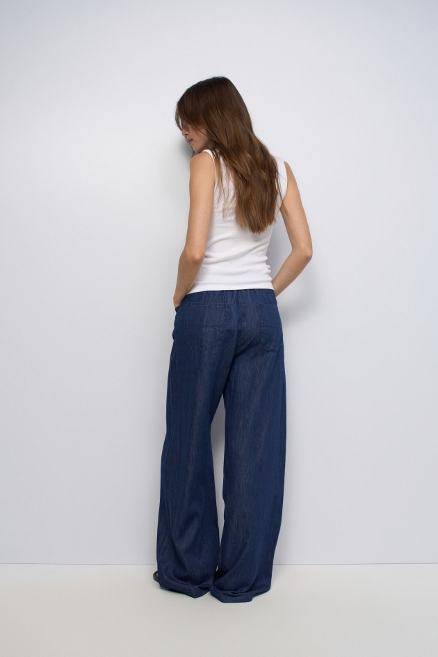 CALÇAS JOGGERS EM LIGHTDENIM COM PERNA WIDE