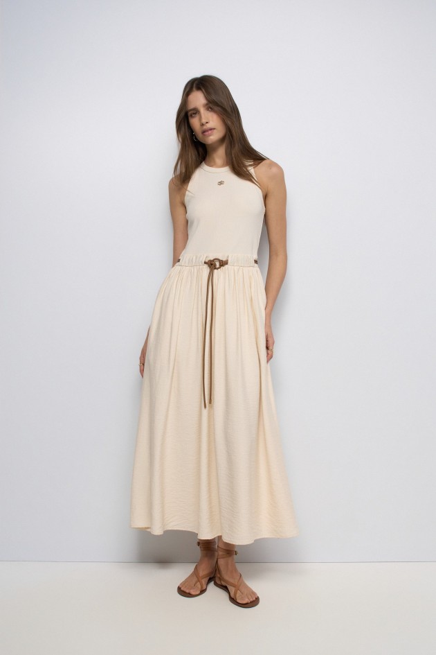 ROBE AVEC MÉLANGE DE MATIÈRES