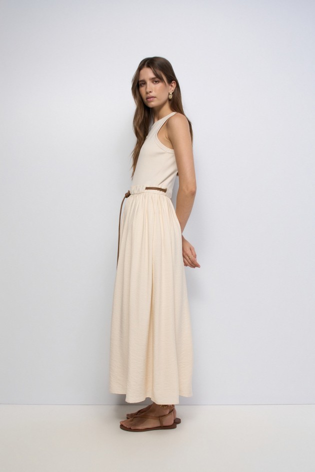 ROBE AVEC MÉLANGE DE MATIÈRES