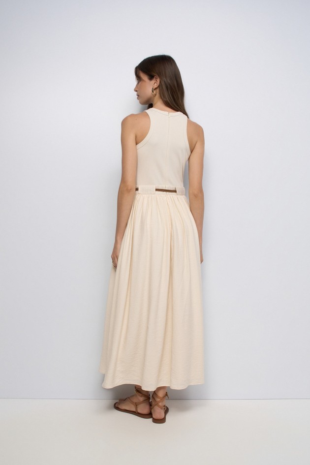 ROBE AVEC MÉLANGE DE MATIÈRES