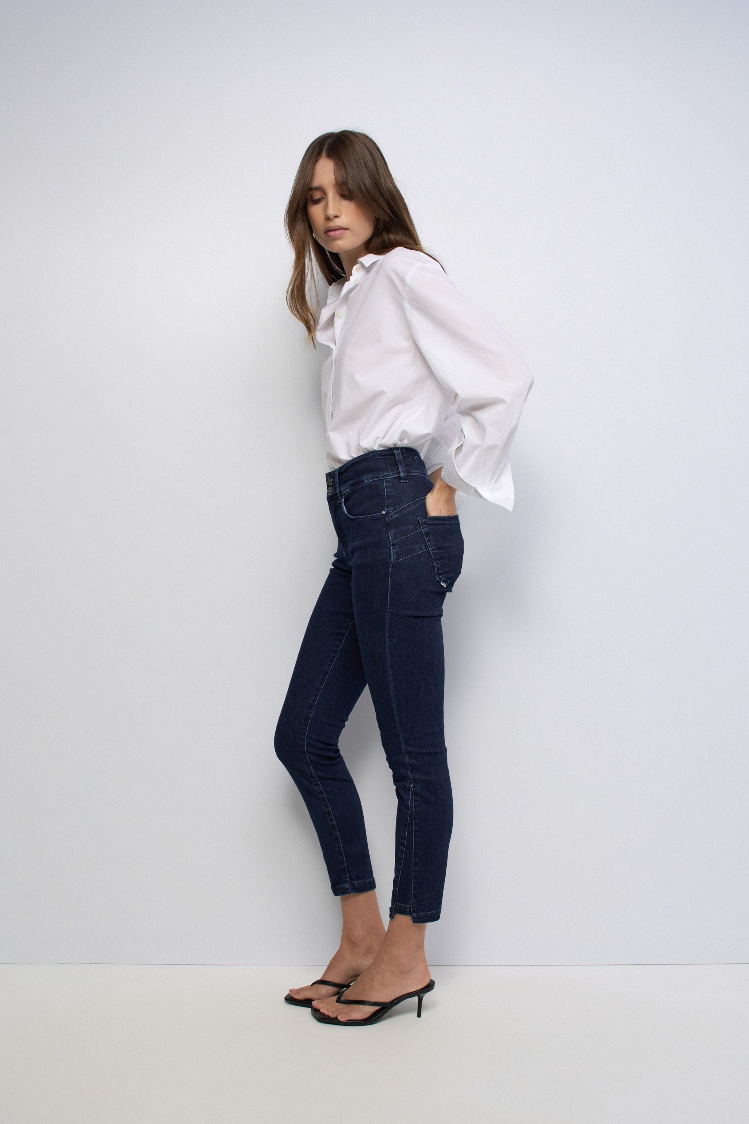 JEAN SECRET PUSH IN CROPPED SKINNY