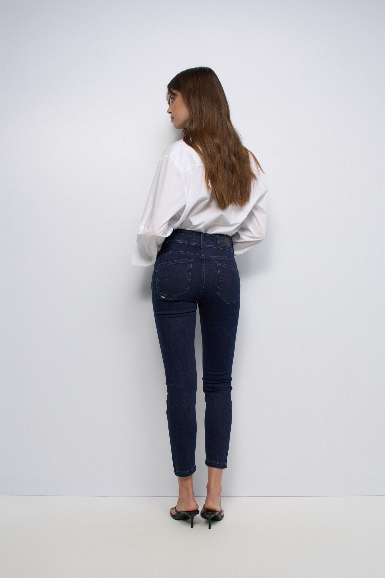 JEAN SECRET PUSH IN CROPPED SKINNY