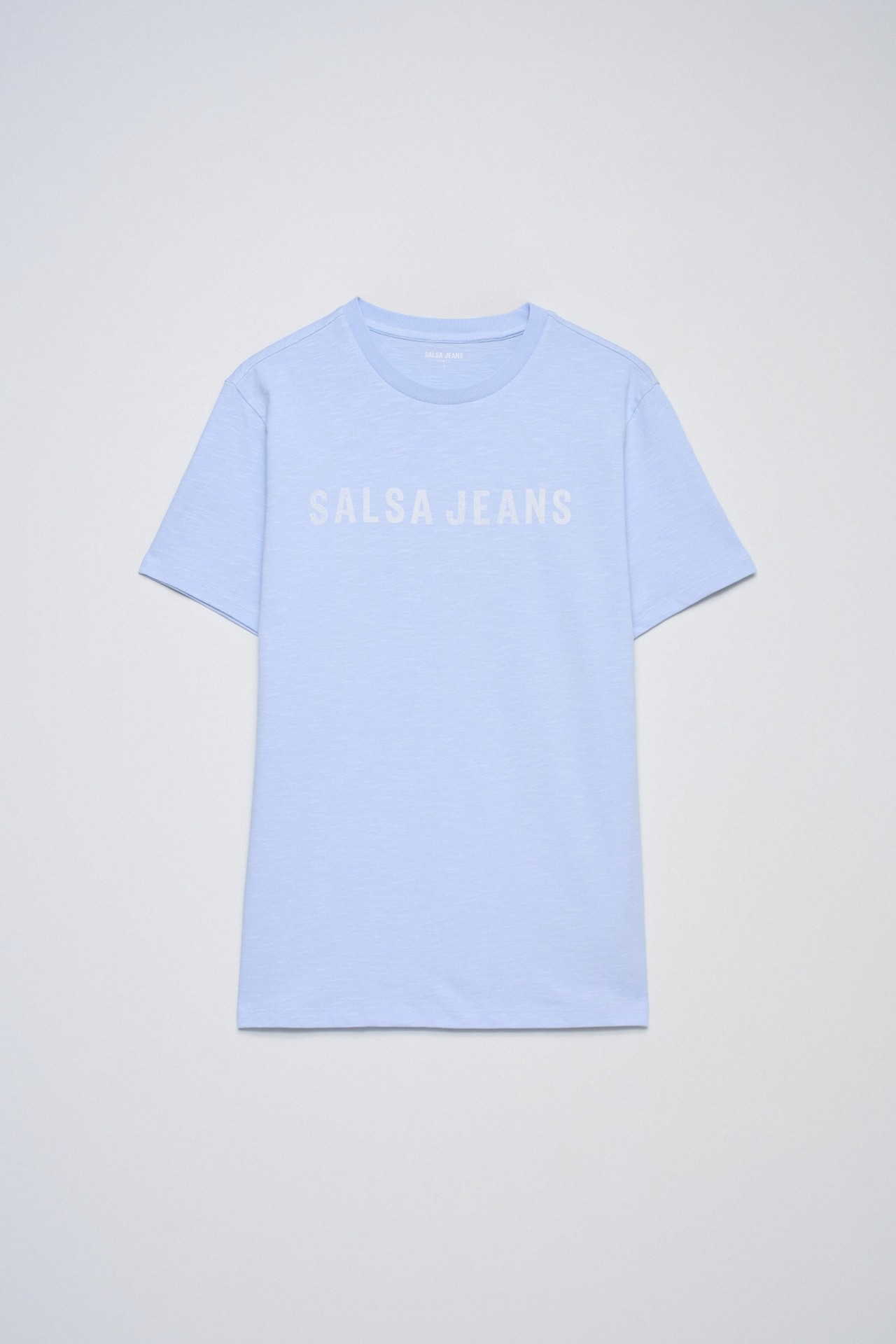 CAMISETA CON BRANDING