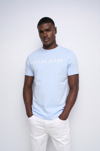 CAMISETA CON BRANDING