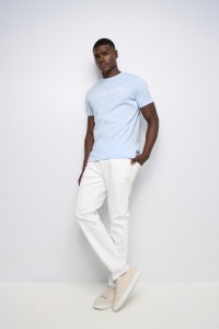 CAMISETA CON BRANDING