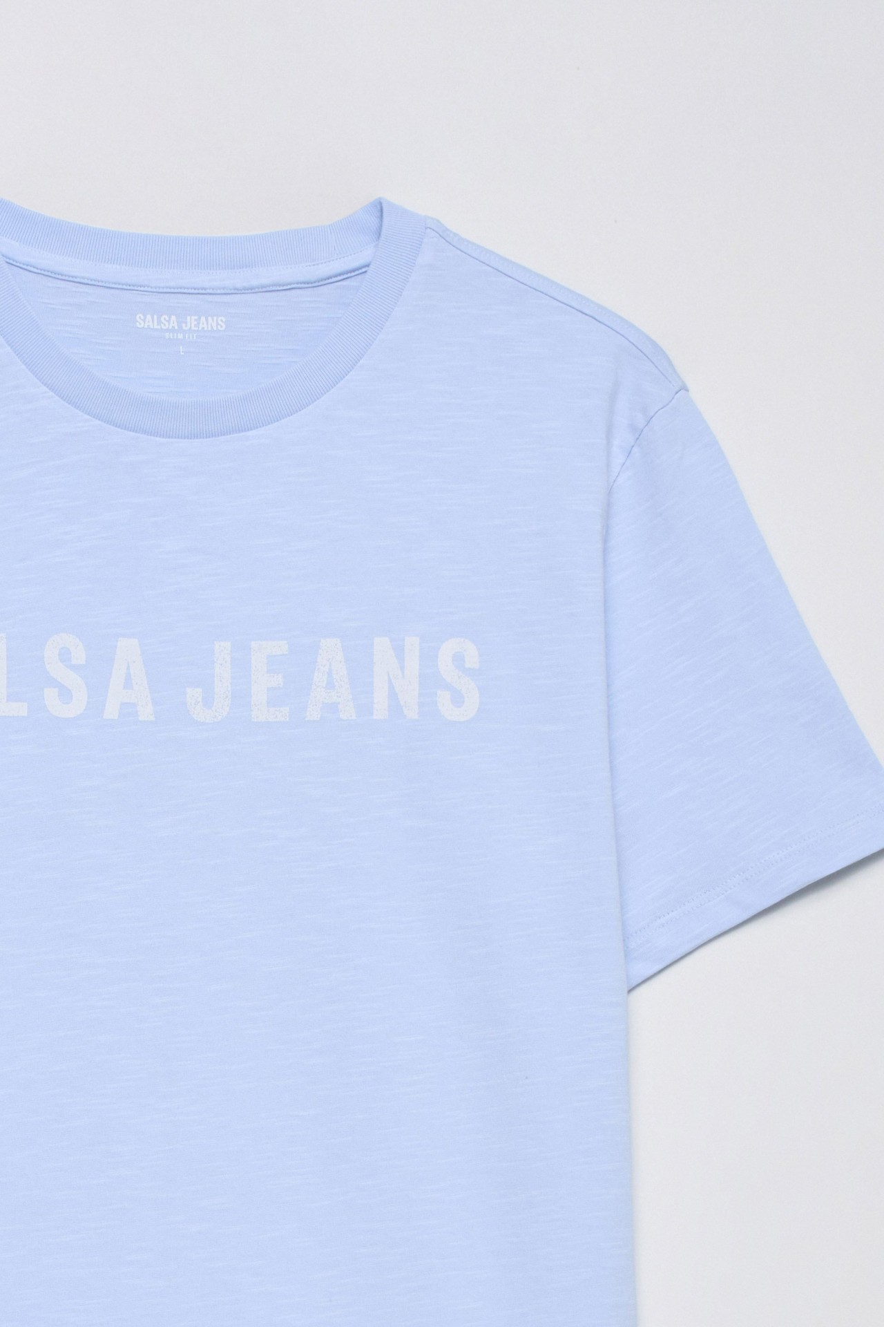 CAMISETA CON BRANDING