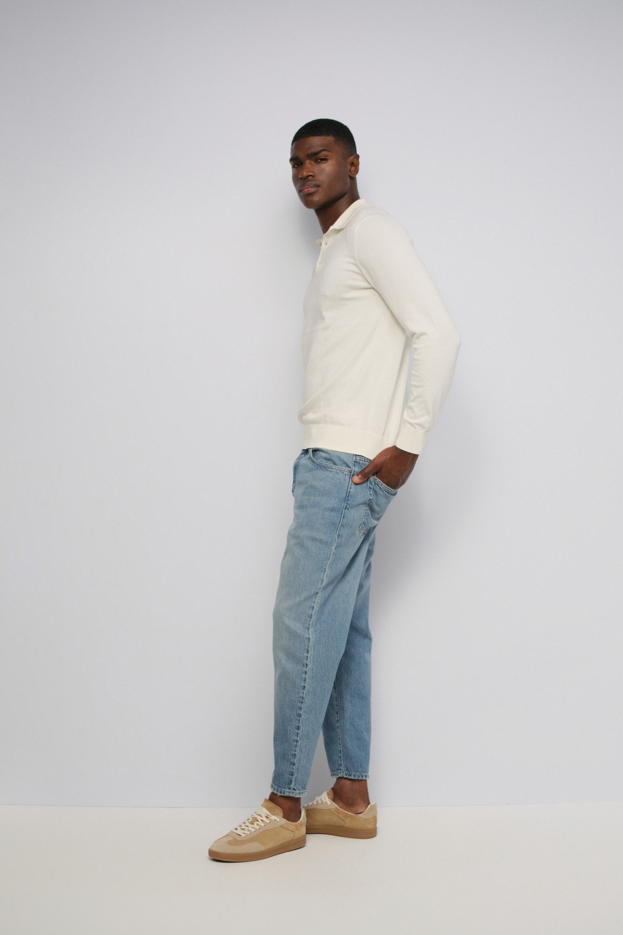 TAPERED FIT JEANS