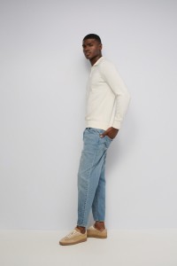 TAPERED FIT JEANS
