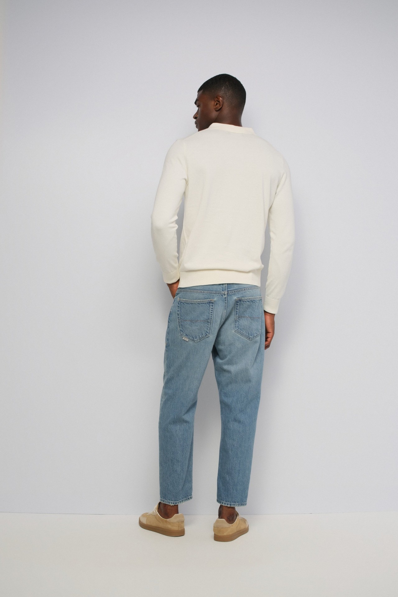 TAPERED FIT JEANS