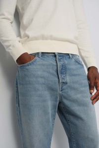 TAPERED FIT JEANS