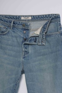 TAPERED FIT JEANS