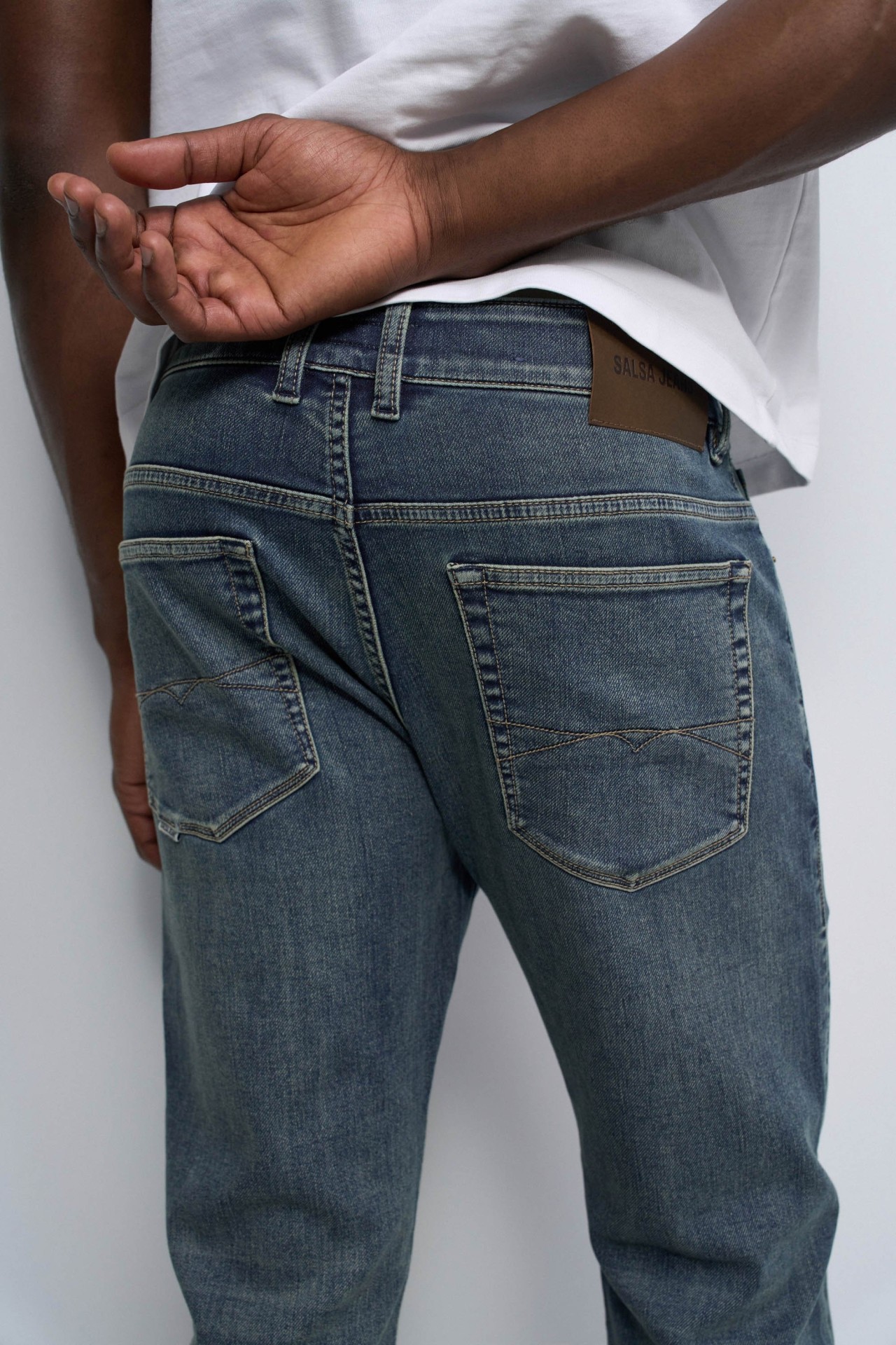 SLIM FIT JEANS