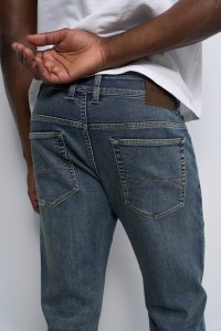 SLIM FIT JEANS