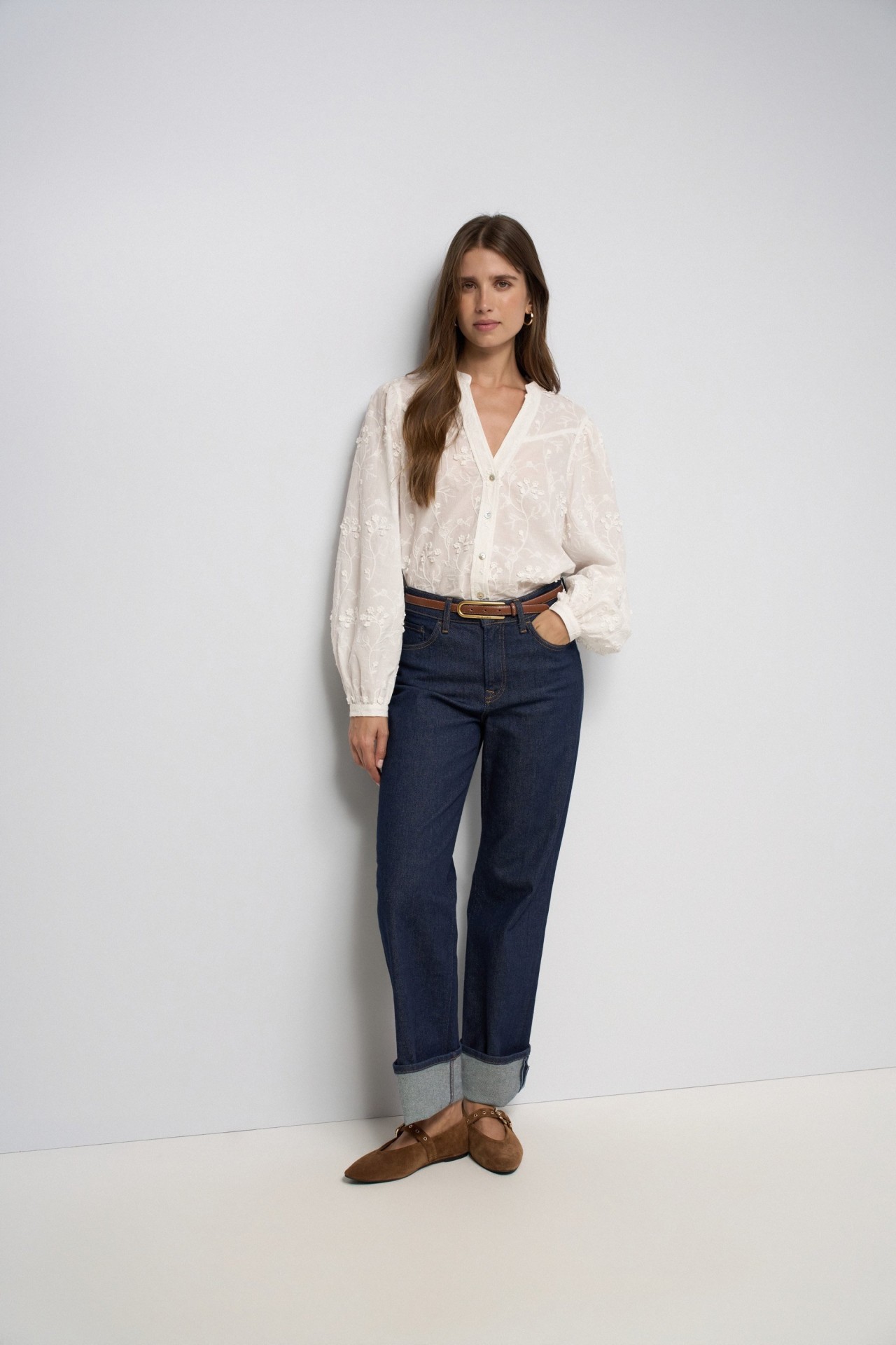 BLUSA CON BORDADOS