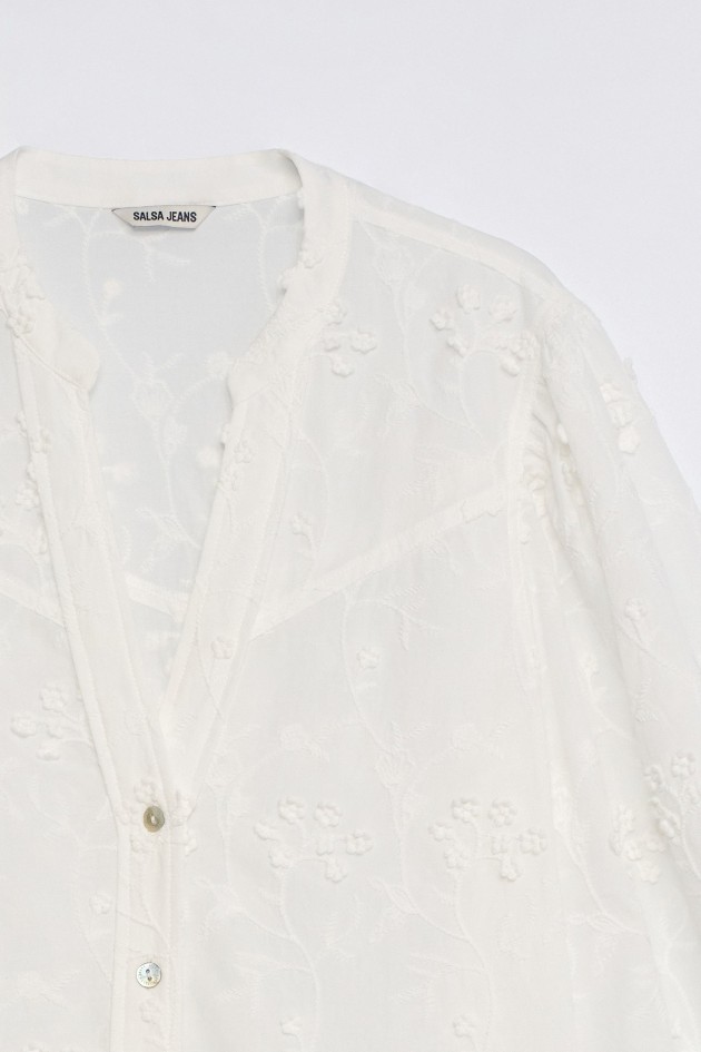 BLUSA CON BORDADOS
