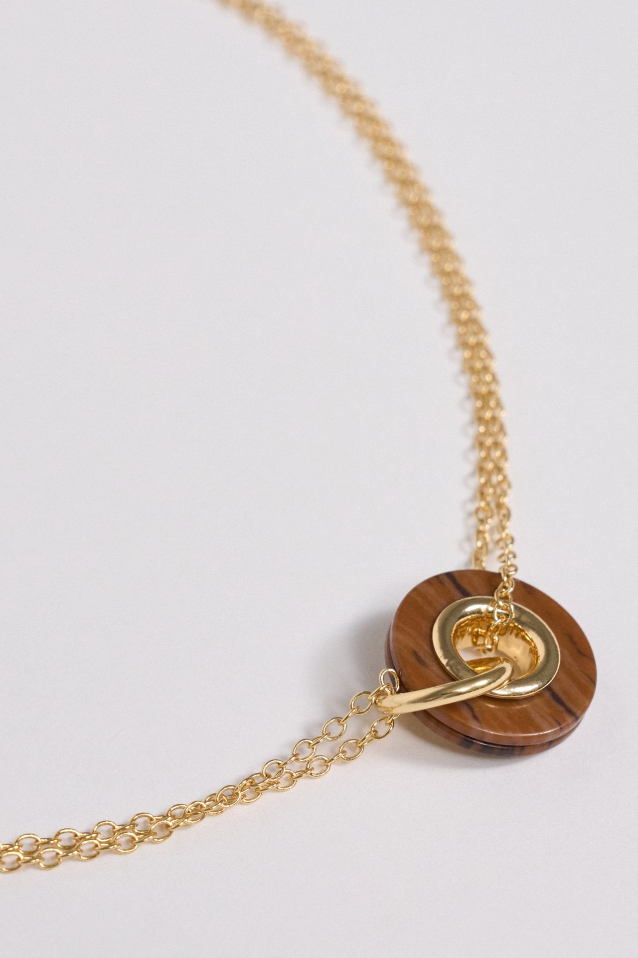 COLAR CURTO COM PENDENTE