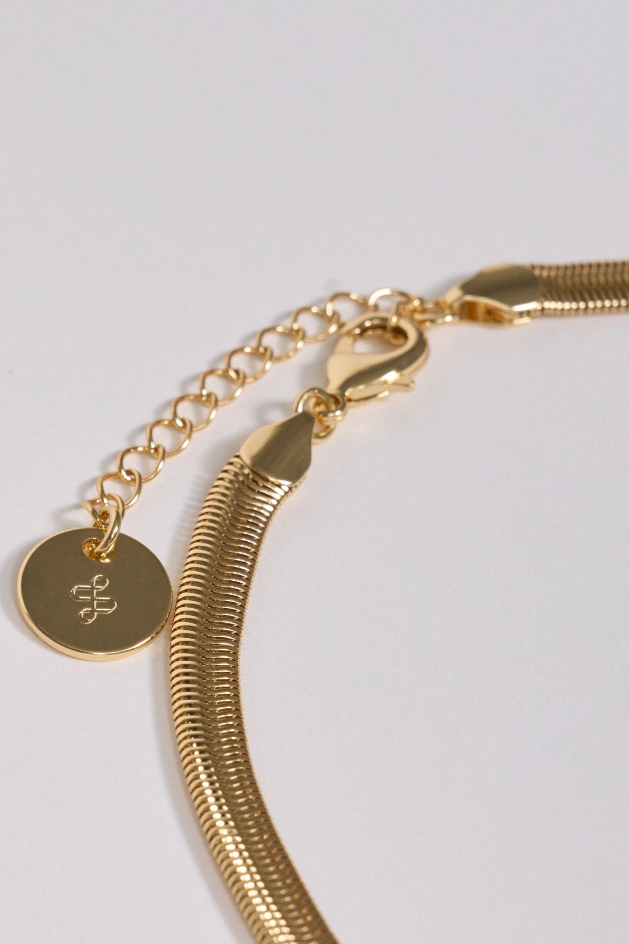 COLLIER COURT � CHA�NE