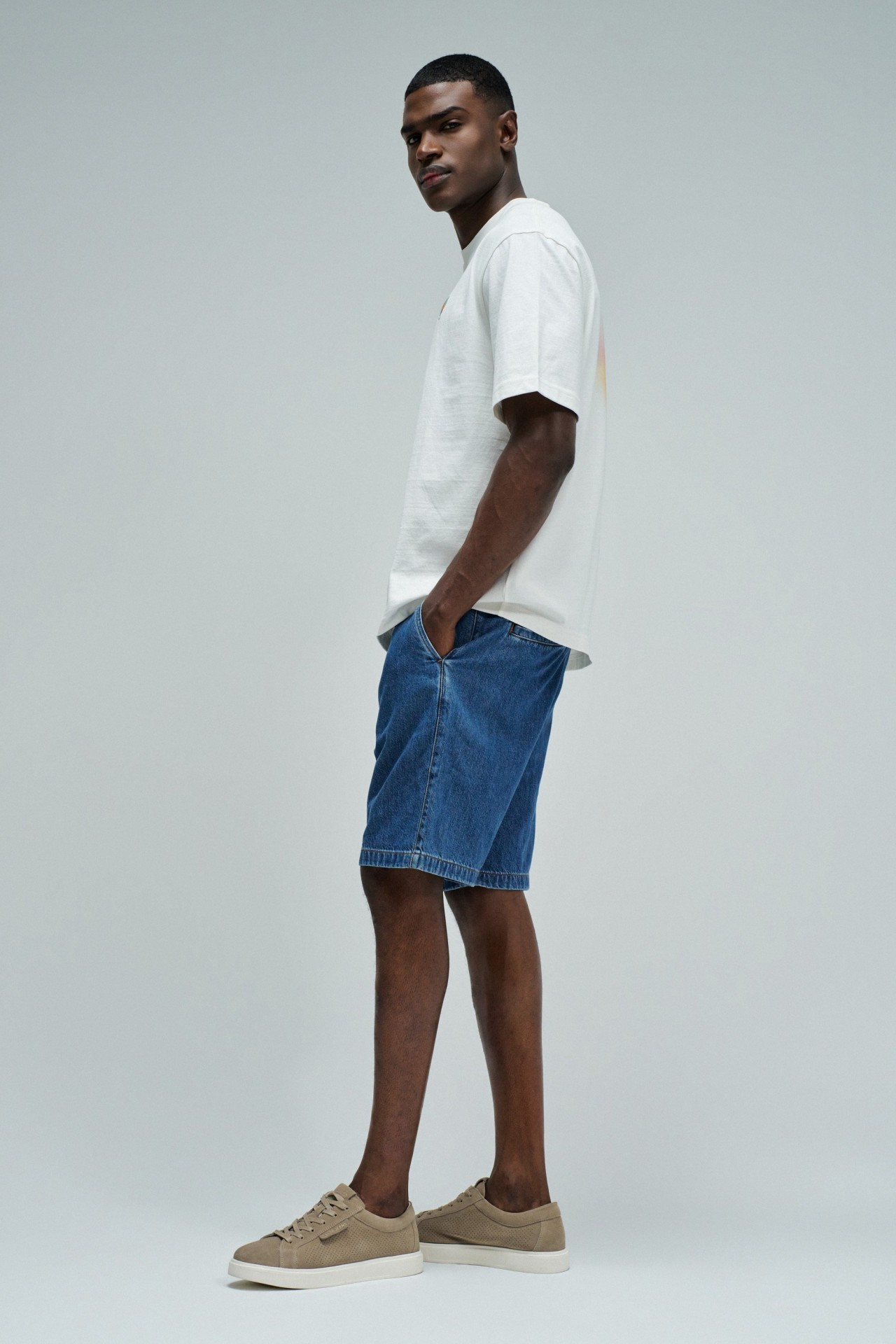 SHORT JOGGER EN DENIM L�GER