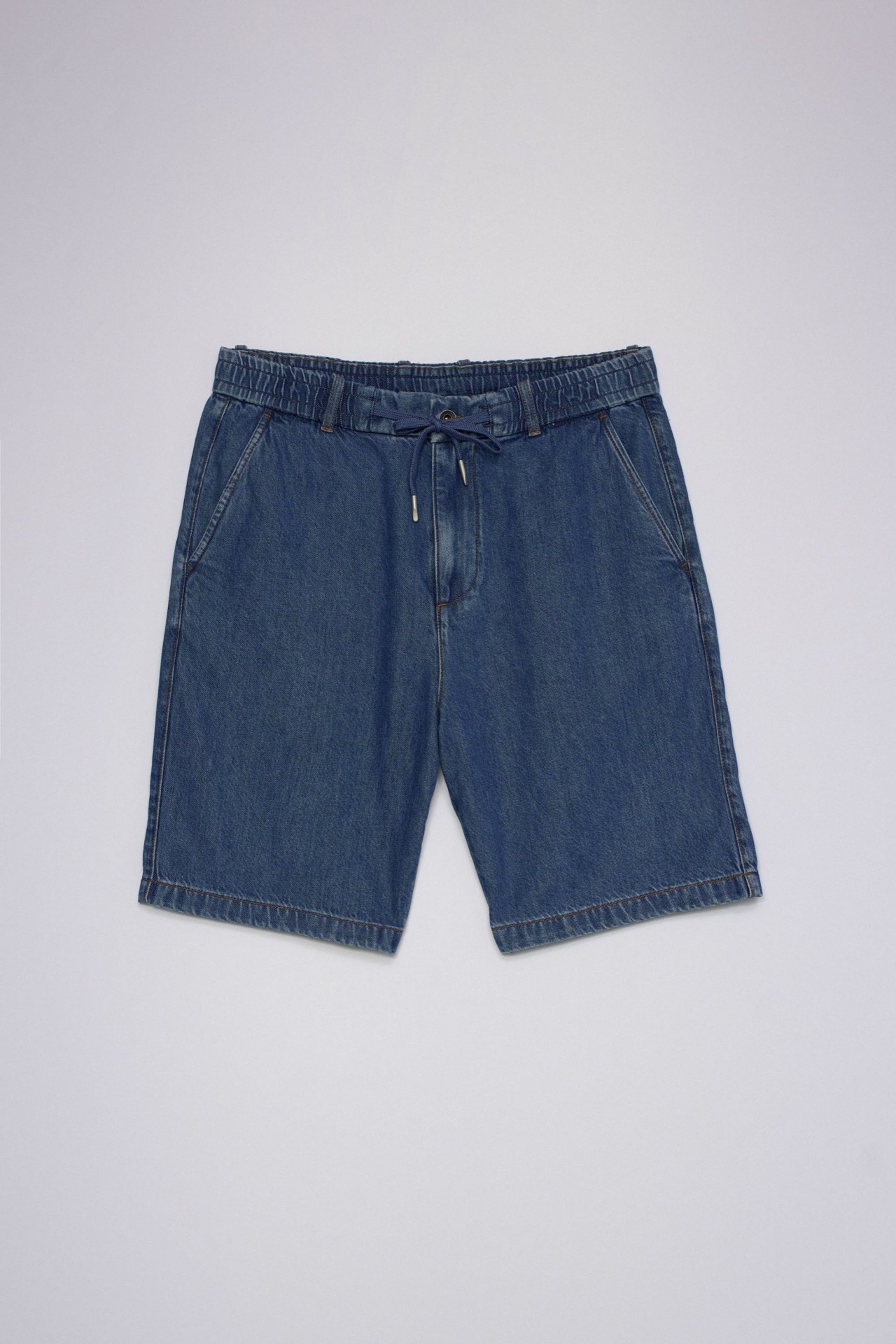 SHORT JOGGER EN DENIM L�GER