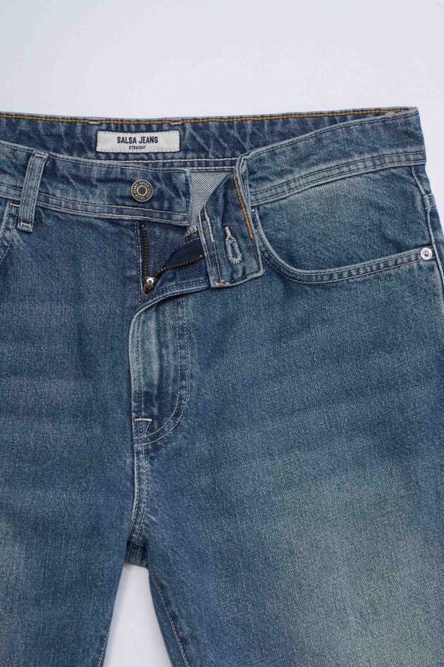 STRAIGHT FIT JEANS