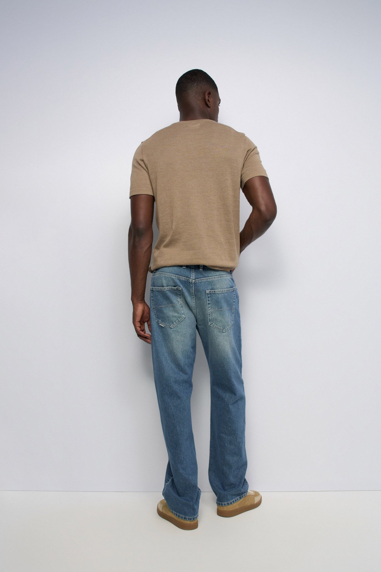 STRAIGHT FIT JEANS