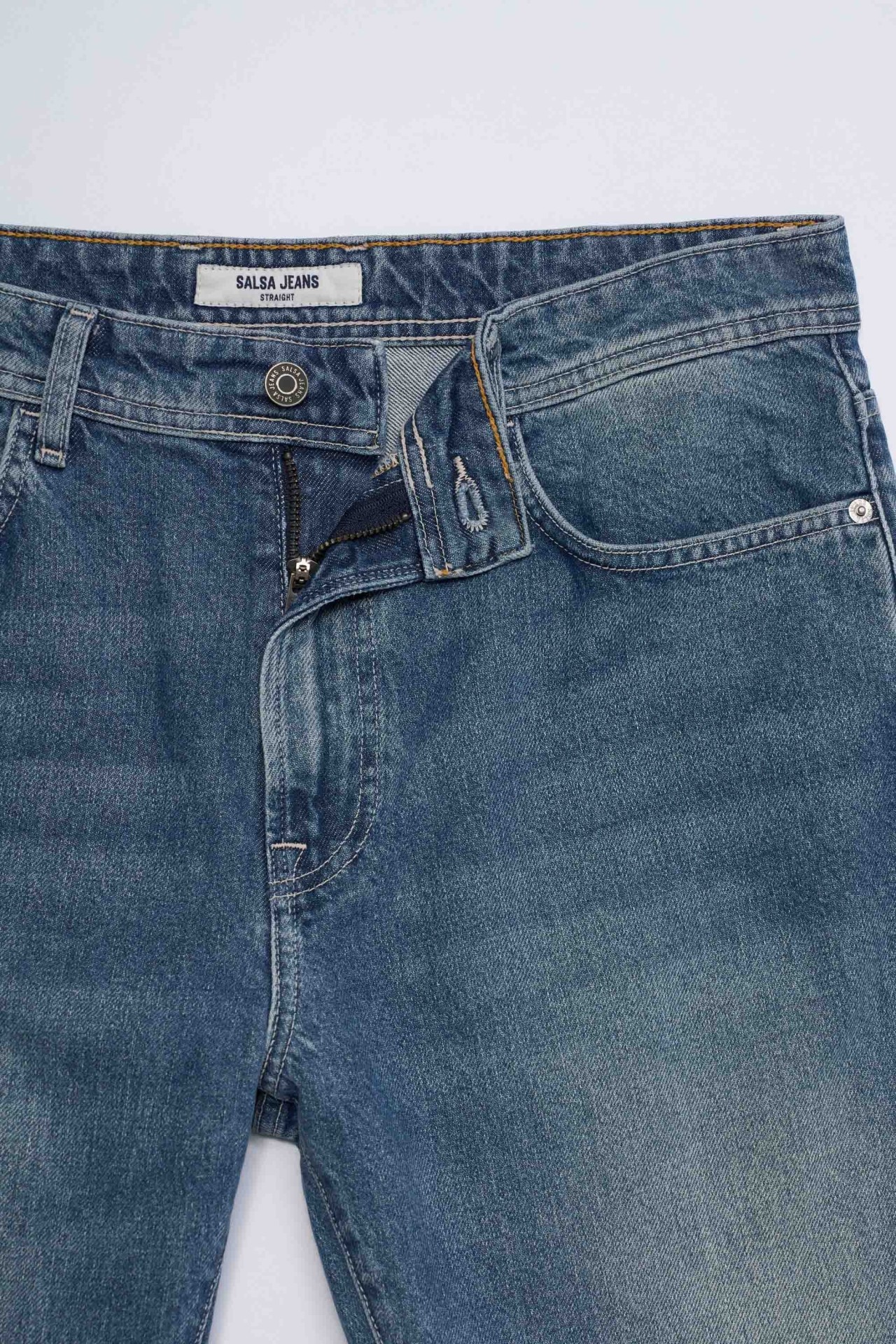 STRAIGHT FIT JEANS