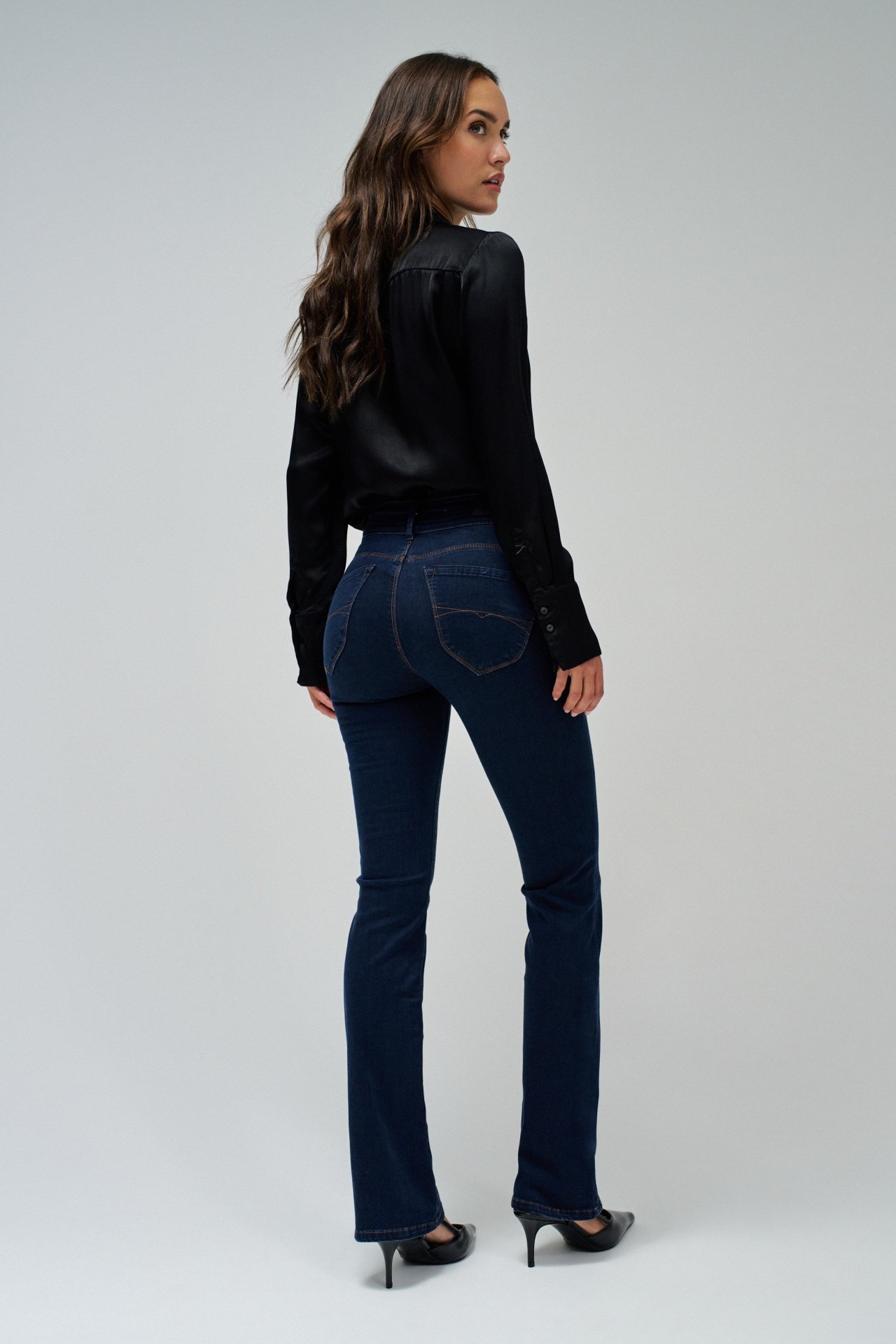 JEANS SECRET PUSH IN BOOTCUT SOFT TOUCH