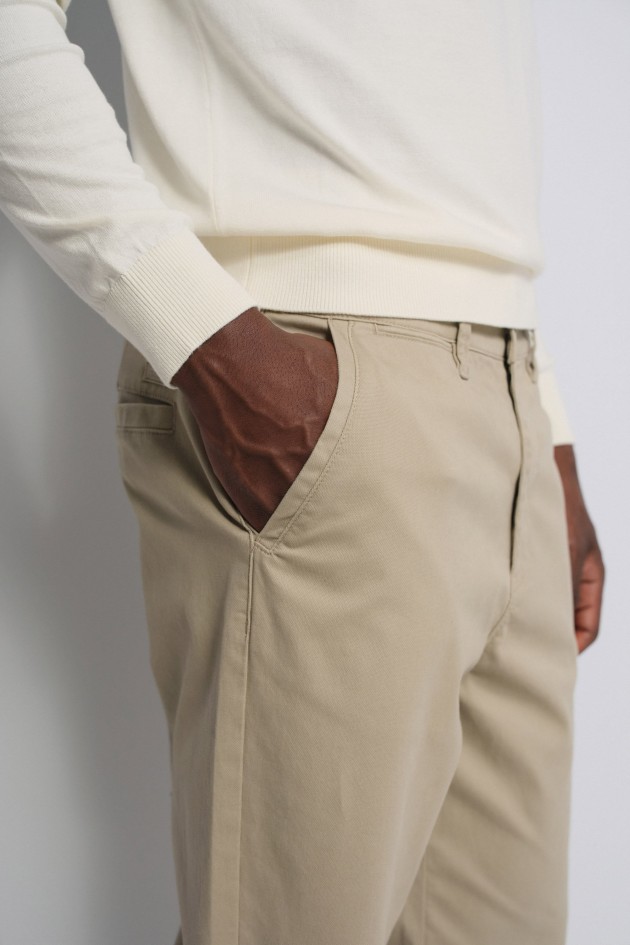 STRAIGHT-LEG CHINO TROUSERS