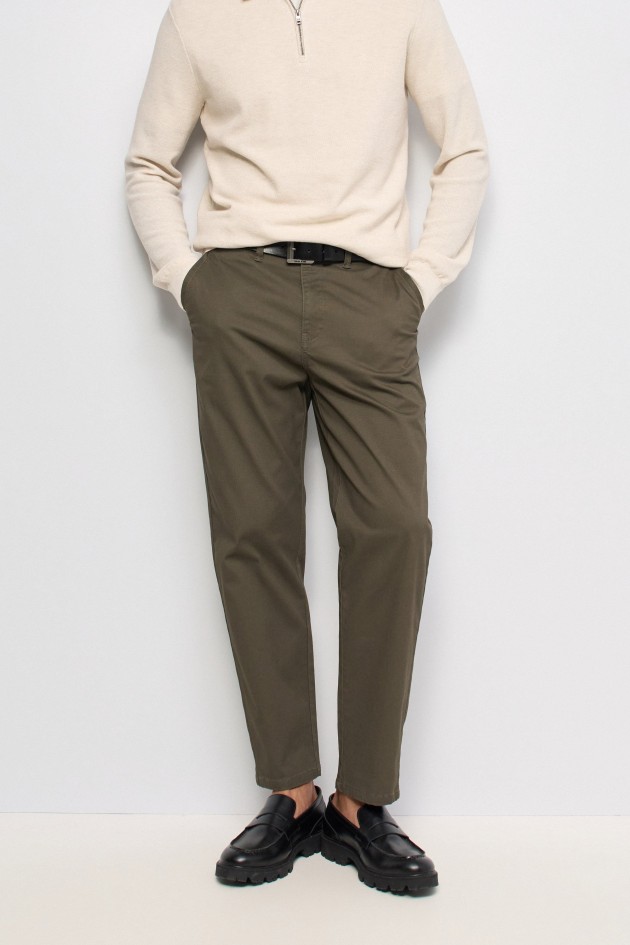 CAL�AS CHINO COM PERNA STRAIGHT