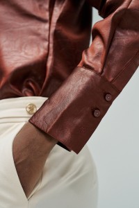 SATIJNEN SHIRT MET TEXTUUR