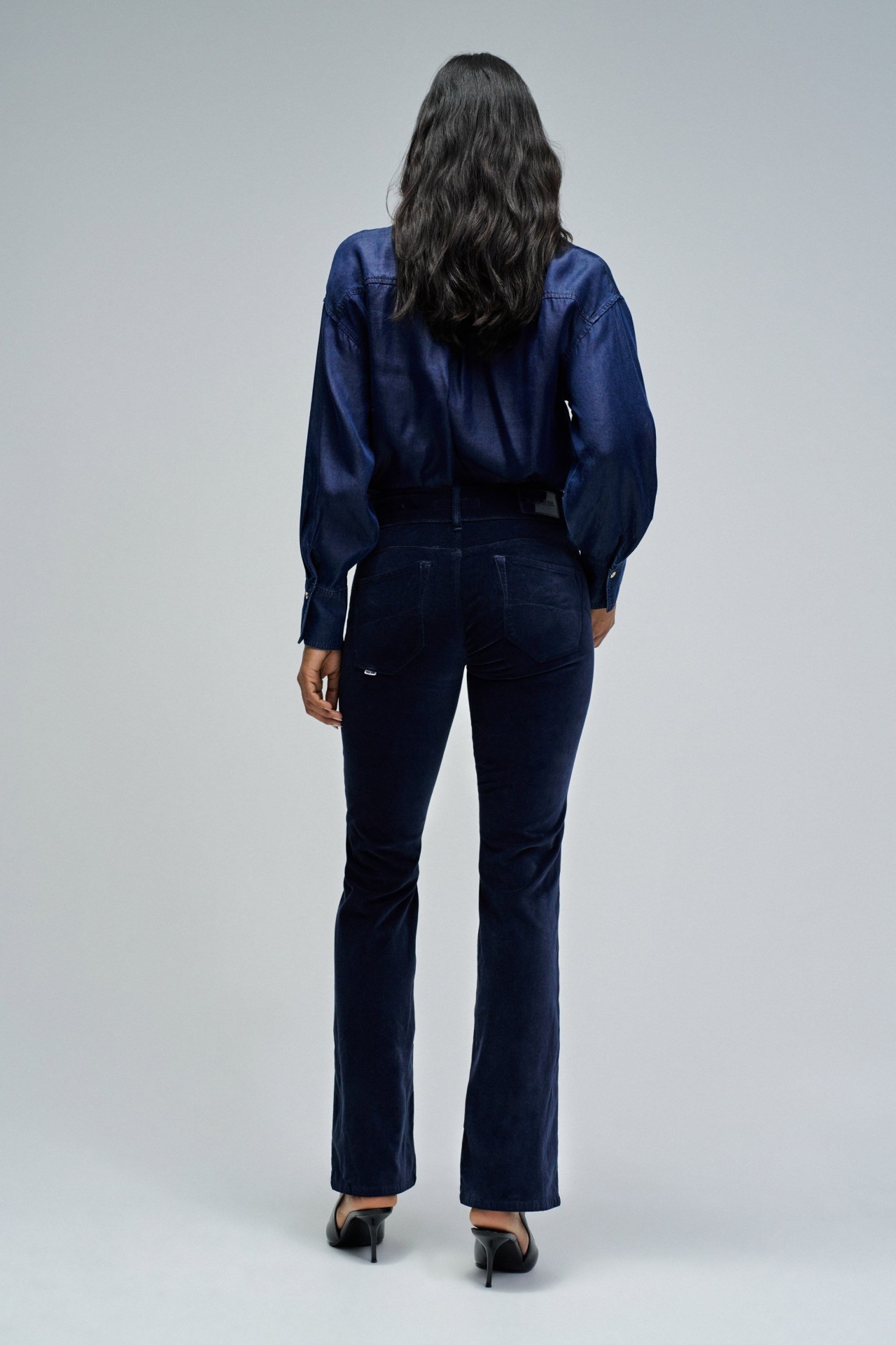JEANS SECRET PUSH IN BOOTCUT EM VELUDO